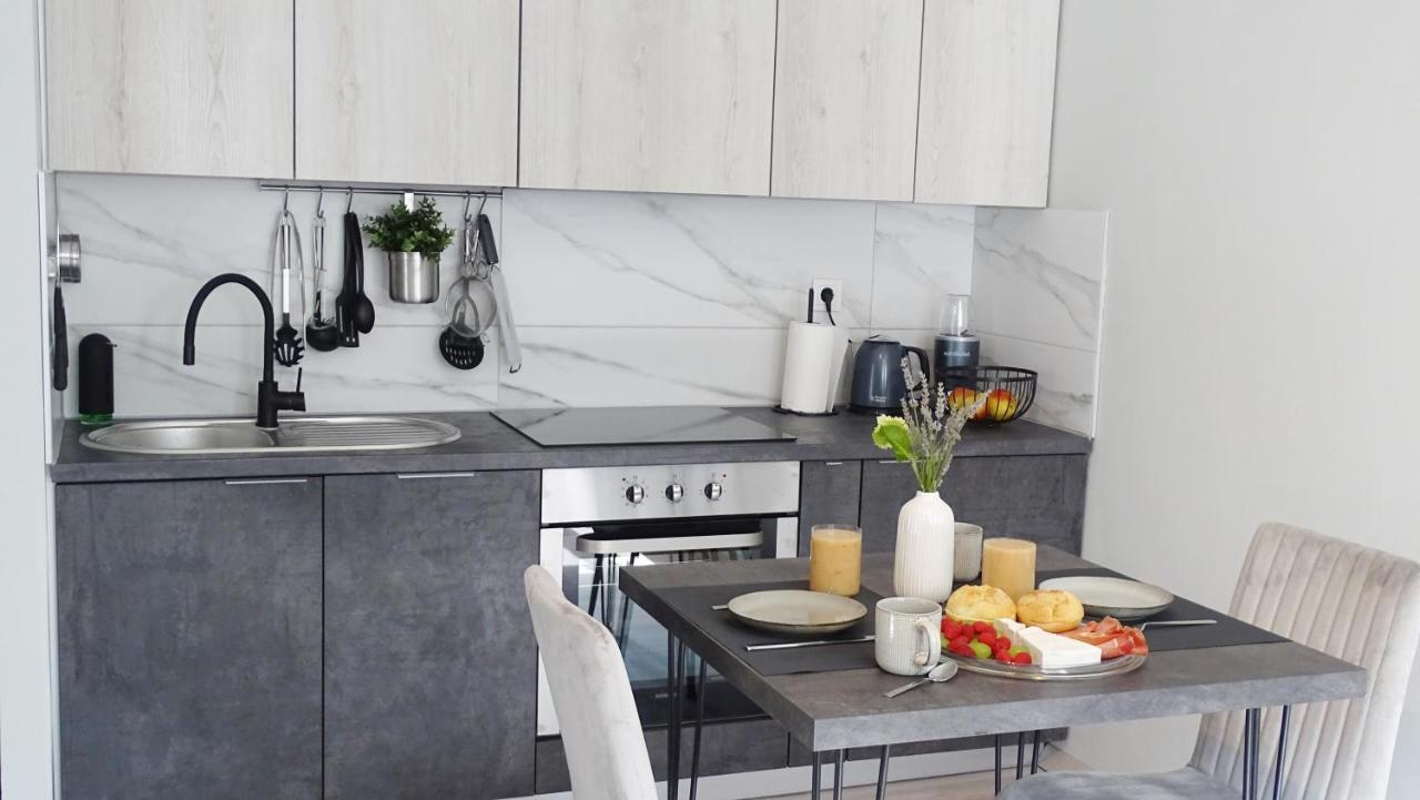 Petite Grey Apartment With Free Private Parking ซาเกร็บ ภายนอก รูปภาพ