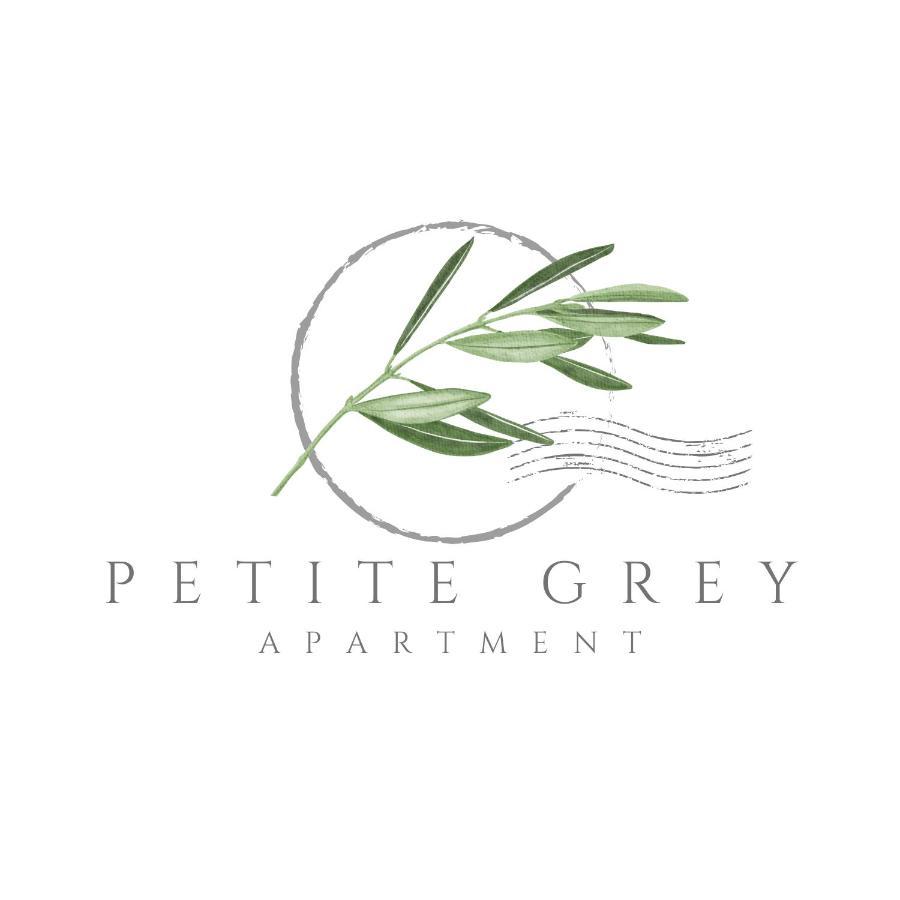 Petite Grey Apartment With Free Private Parking ซาเกร็บ ภายนอก รูปภาพ