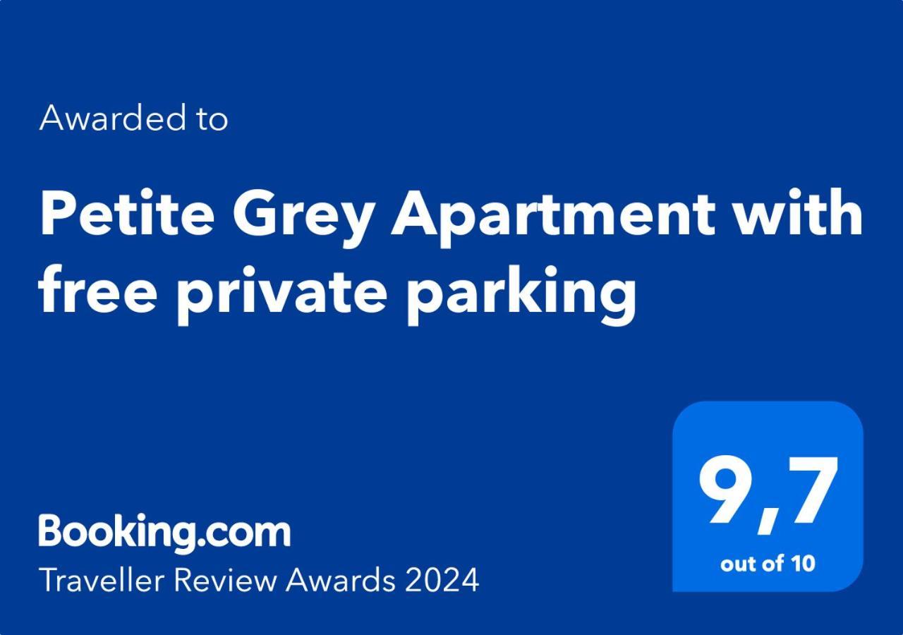 Petite Grey Apartment With Free Private Parking ซาเกร็บ ภายนอก รูปภาพ