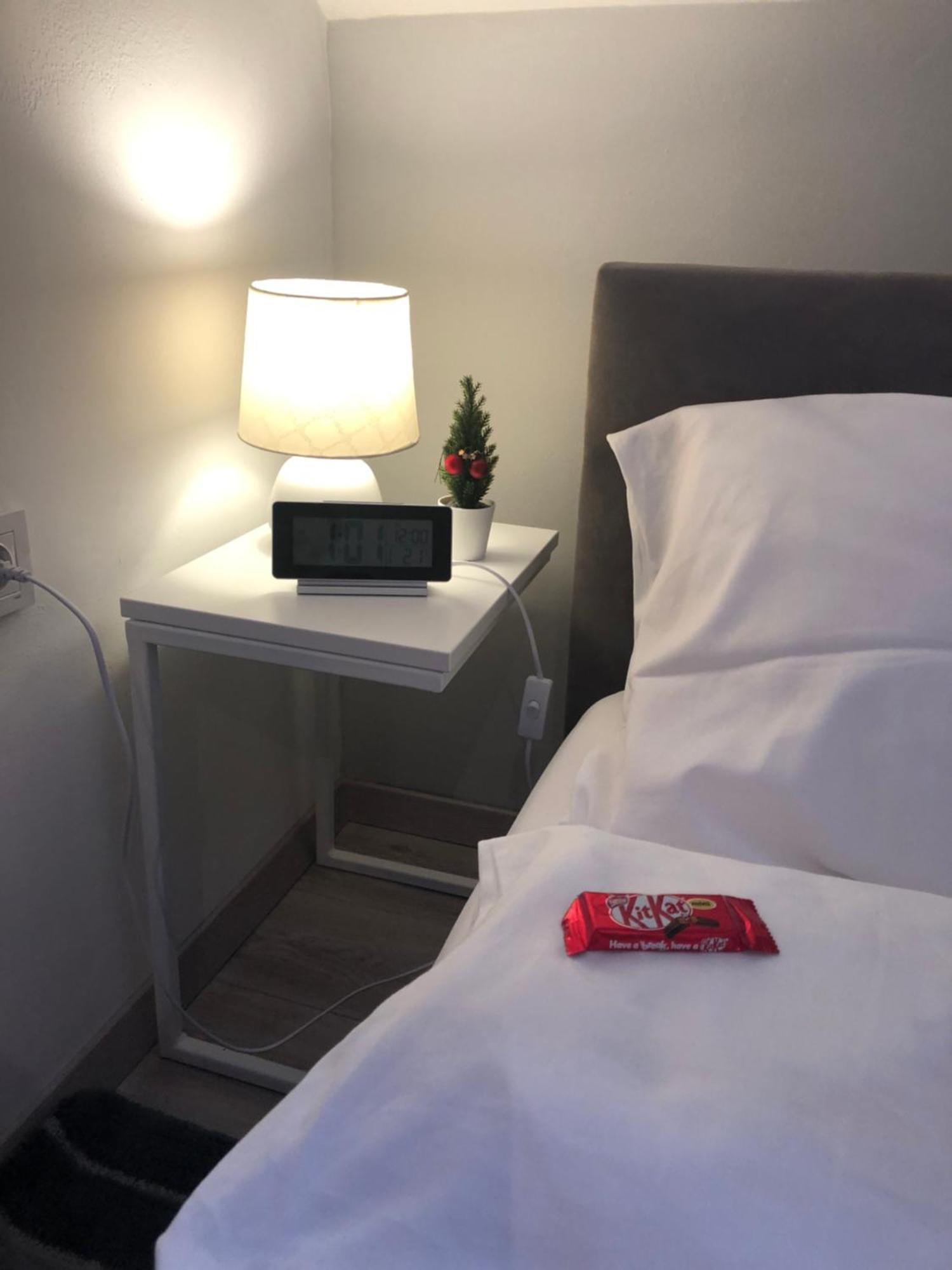 Petite Grey Apartment With Free Private Parking ซาเกร็บ ภายนอก รูปภาพ